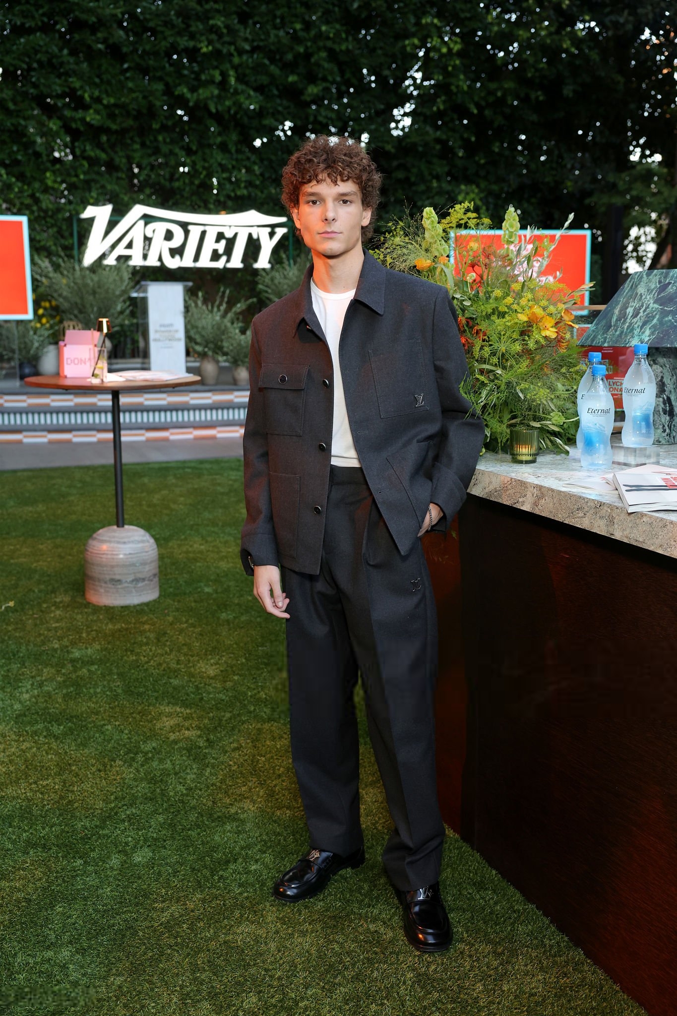 Variety-011.jpg Variety-011.jpg